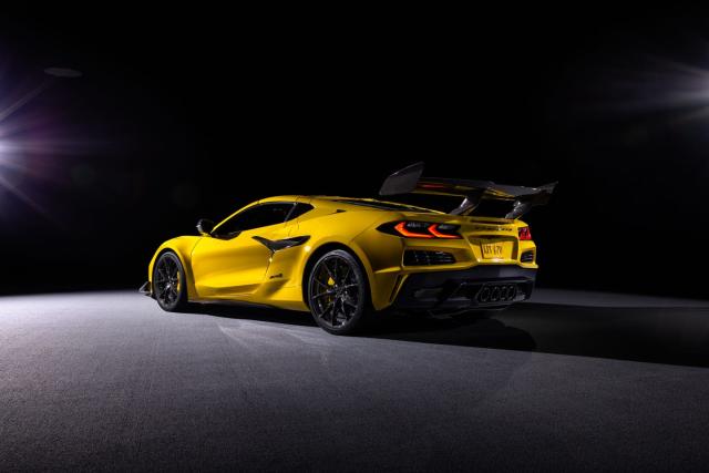 2025 Chevrolet Corvette ZR1 1,000 HP Beast with a Weight Problem