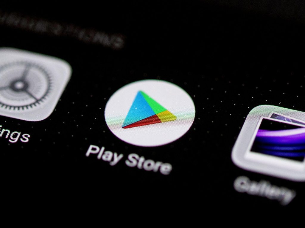 Play Store Revives Simultaneous App Update Downloads