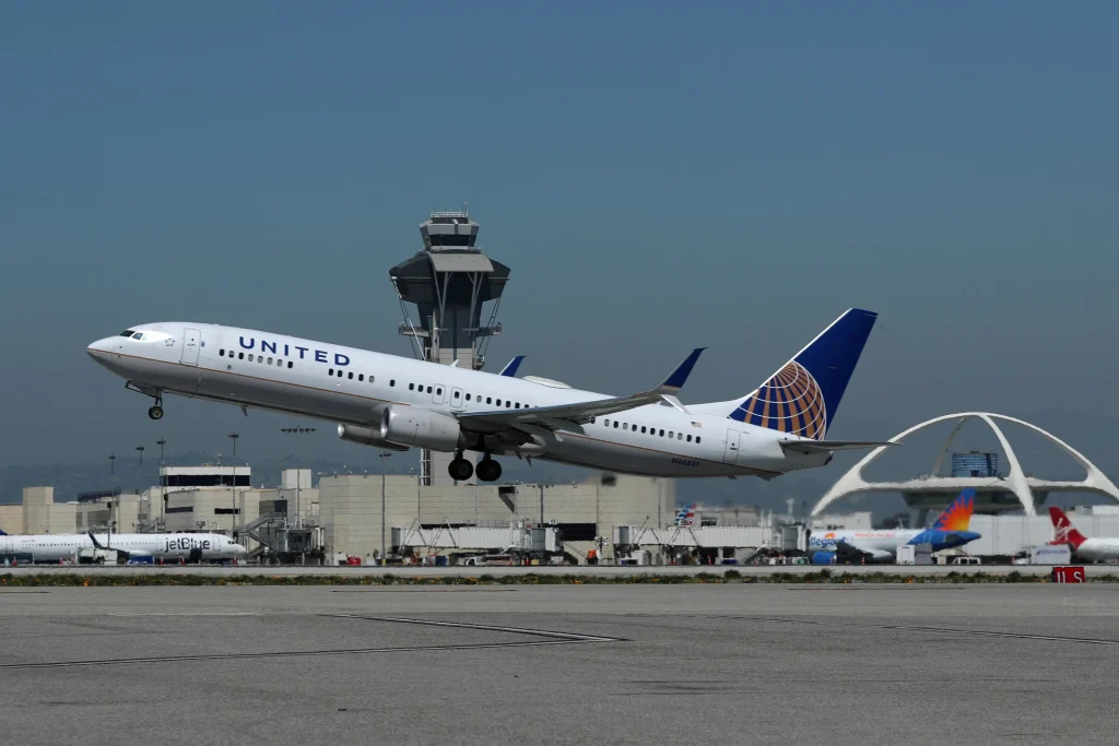 United Airlines Offers Free Starlink Internet on All Flights