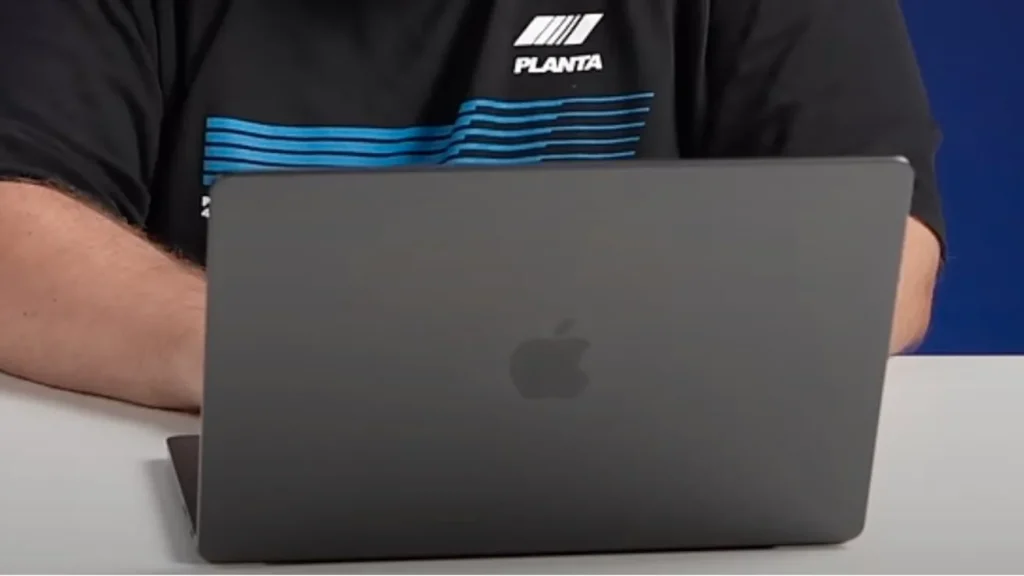 Apple's MacBook Pro With an M4 Chip Surfaces in Russia